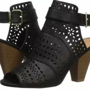 Qupid Women's Heel Sandals (2/12 inch)